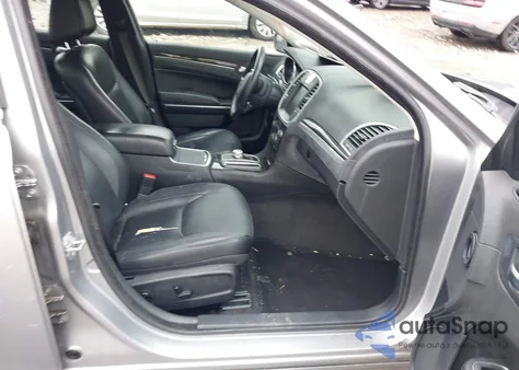 2015 Chrysler 300 Limited z USA, uszkodzony, nr VIN 2C3CCAAG7FH755130